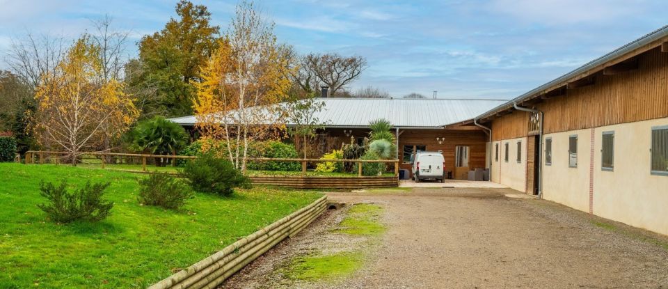 Equestrian facility 5 rooms of 140 m² in Chaptelat (87270)