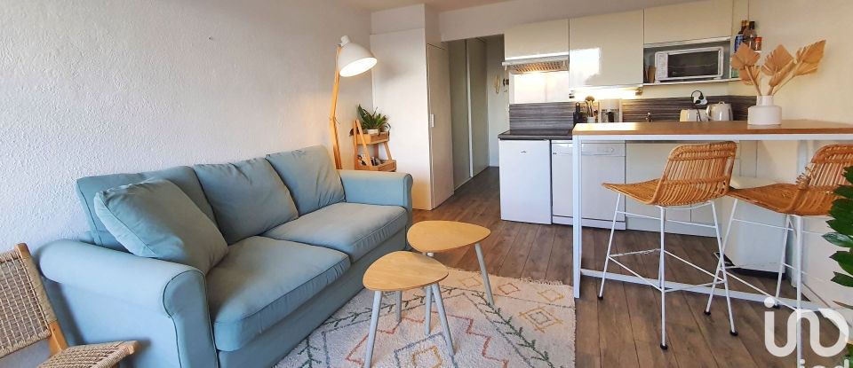 Apartment 1 room of 27 m² in Quiberon (56170)