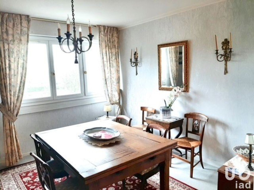 Apartment 4 rooms of 98 m² in Saint-Aubin-lès-Elbeuf (76410)