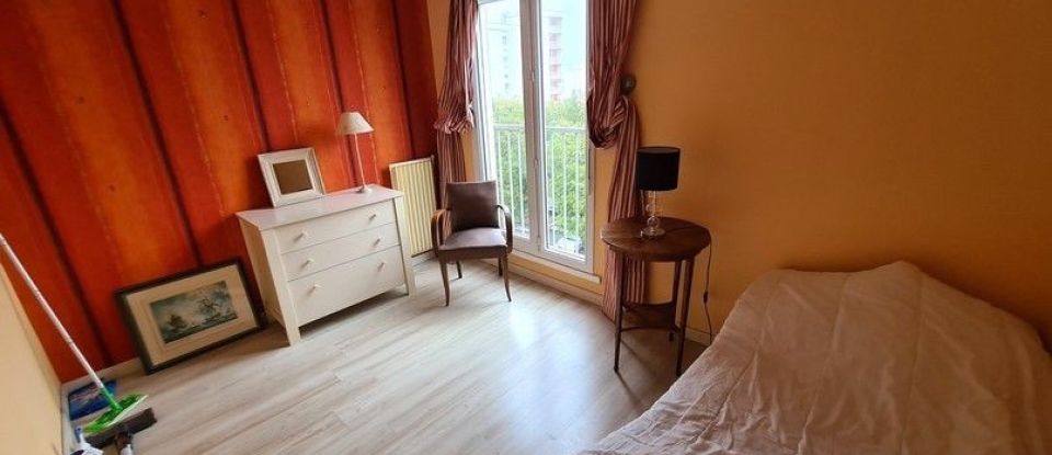 Apartment 3 rooms of 69 m² in Saintes (17100)