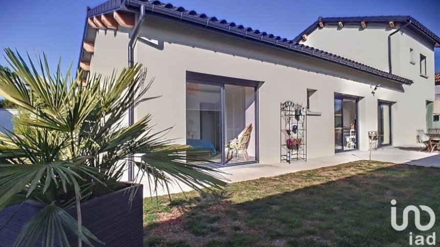 House 6 rooms of 135 m² in Tournon-sur-Rhône (07300)
