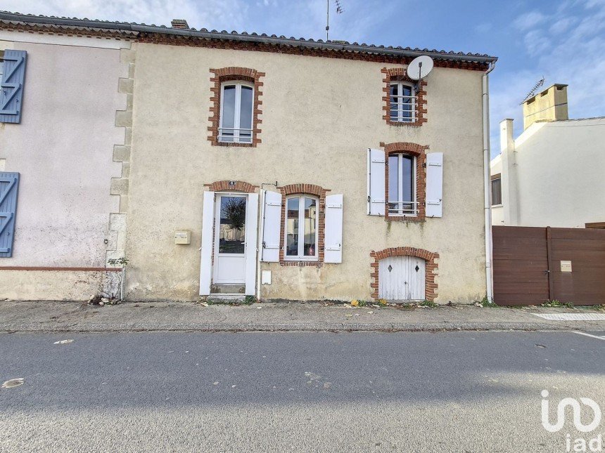 House 4 rooms of 67 m² in Sainte-Cécile (85110)