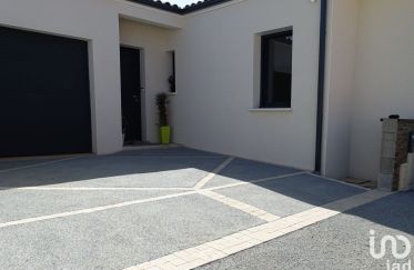 House 4 rooms of 100 m² in Niort (79000)