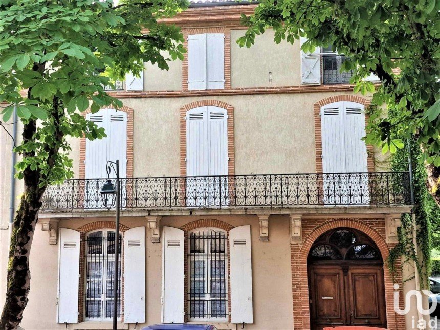 Building in Moissac (82200) of 530 m²