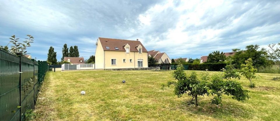 House 6 rooms of 220 m² in Cherisy (28500)