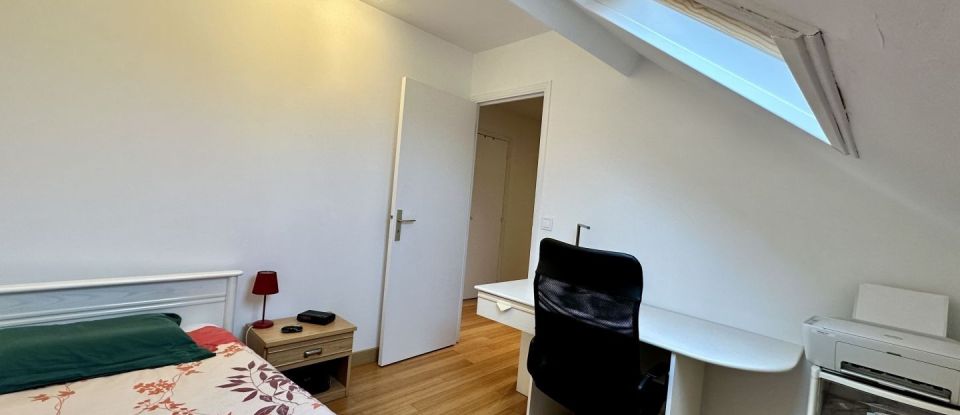 House 5 rooms of 90 m² in Saint-Arnoult-en-Yvelines (78730)