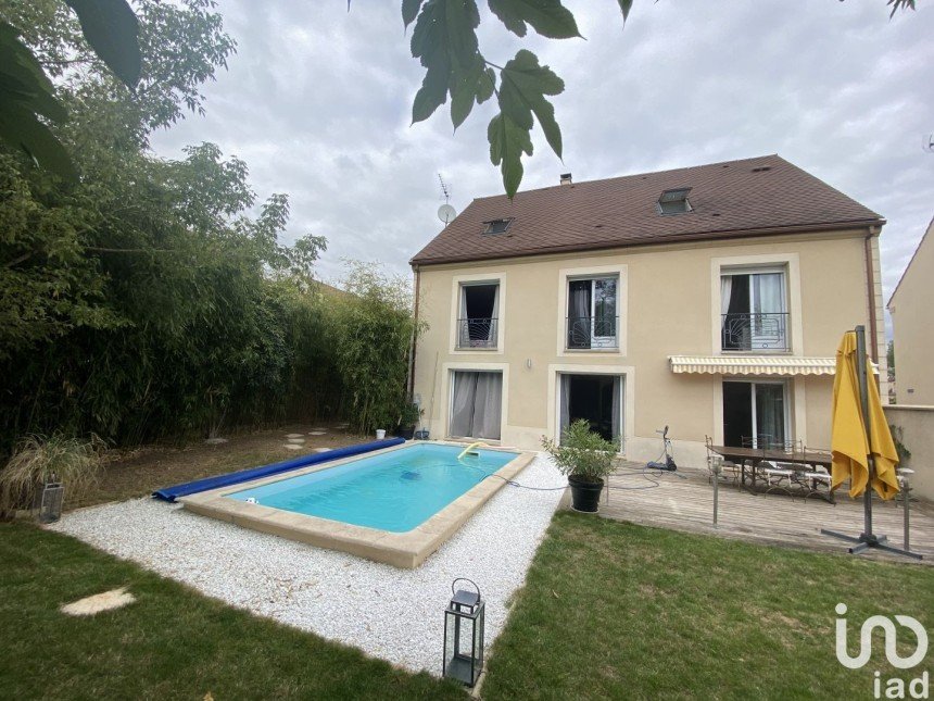 House 8 rooms of 270 m² in Meaux (77100)