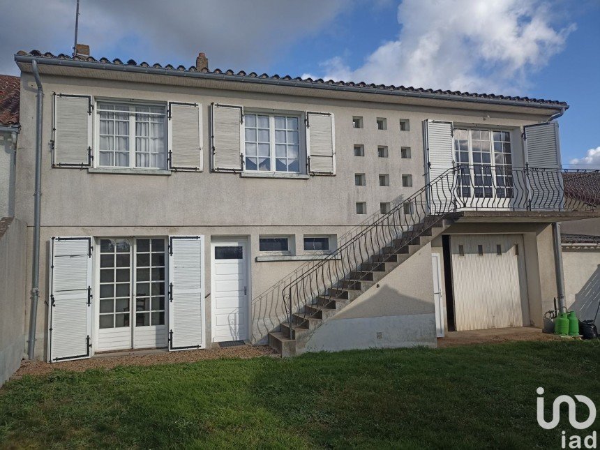 House 5 rooms of 149 m² in Châtillon-sur-Thouet (79200)