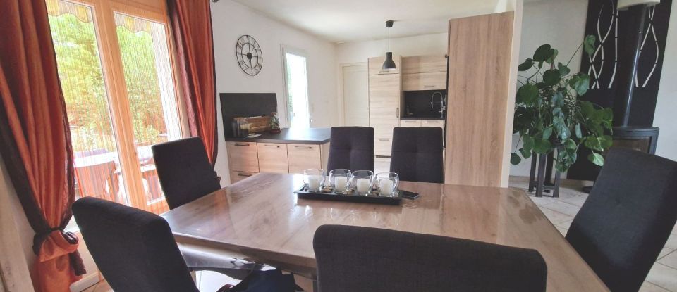 Maison 4 pièces de 91 m² à Bouzy-la-Forêt (45460)
