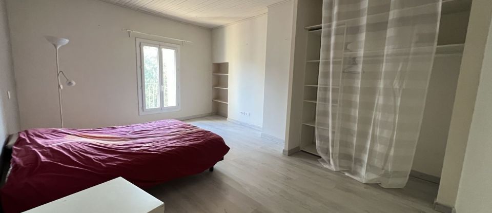 Maison 6 pièces de 275 m² à Théziers (30390)