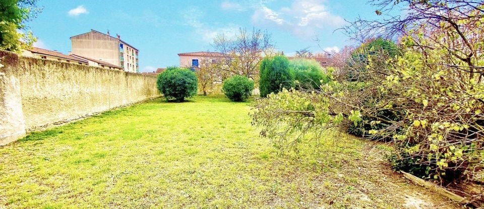 Land of 732 m² in Lapalud (84840)