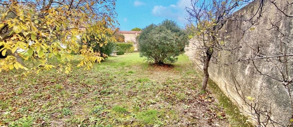 Land of 732 m² in Lapalud (84840)