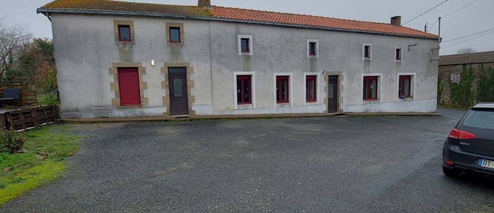 Maison 11 pièces de 263 m² à Saint-Laurent-sur-Sèvre (85290)
