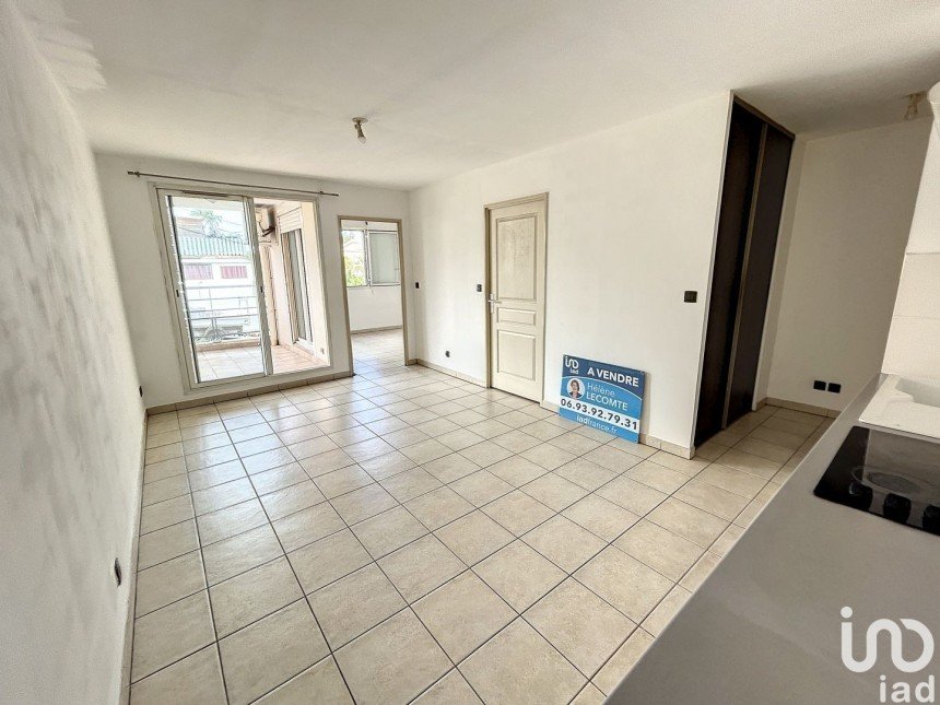 Apartment 2 rooms of 35 m² in SAINTE-CLOTILDE (97490)