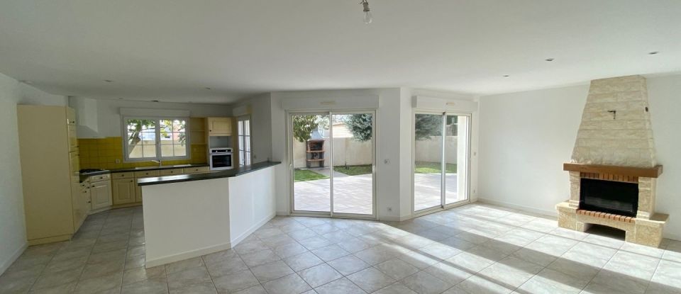 House 5 rooms of 120 m² in Dompierre-sur-Mer (17139)