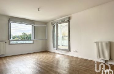 Appartement 3 pièces de 65 m² à Poissy (78300)