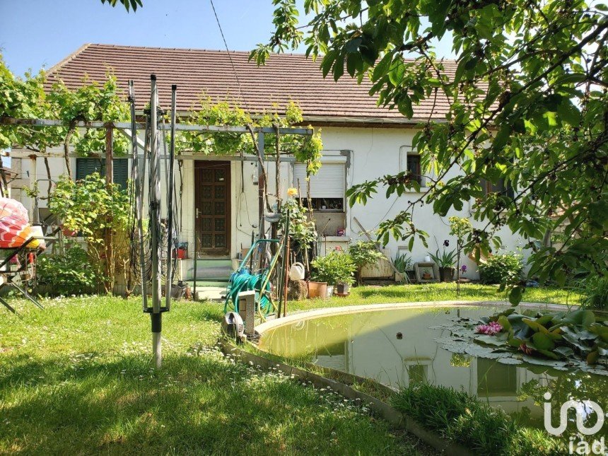 House 7 rooms of 115 m² in Les Mureaux (78130)