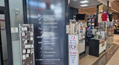 Retail property of 27 m² in Le Bosc (34700)