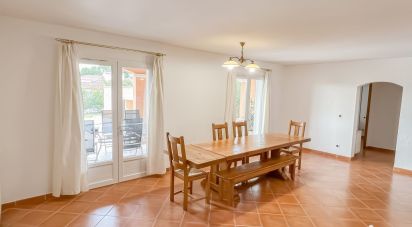 House 4 rooms of 142 m² in Les Pennes-Mirabeau (13170)