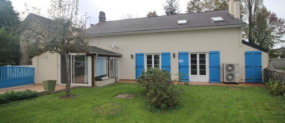 House 8 rooms of 174 m² in Oloron-Sainte-Marie (64400)