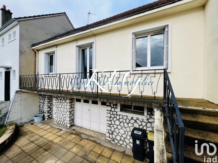 House 6 rooms of 125 m² in Chartres (28000)