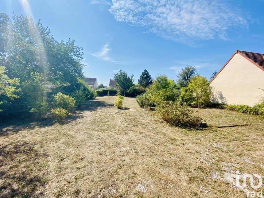 Land of 1,103 m² in Puiseaux (45390)