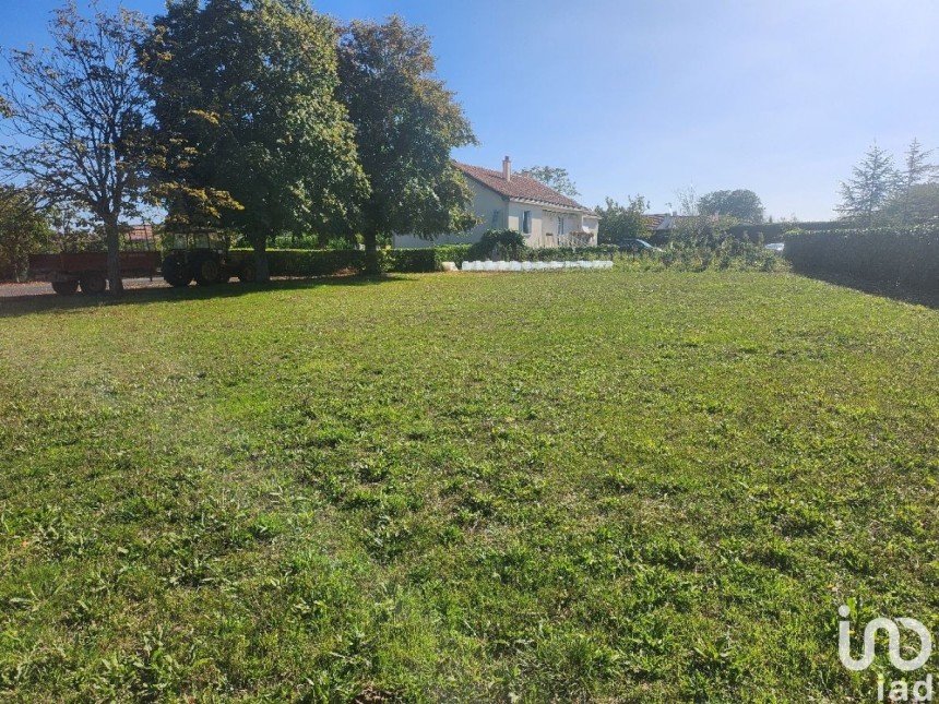 Land of 3,606 m² in Thiré (85210)