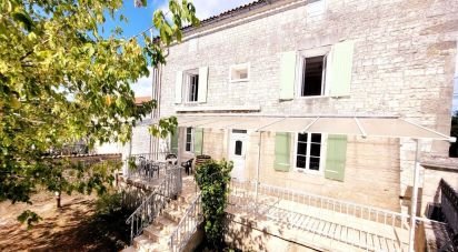 House 5 rooms of 122 m² in Rouillac (16170)