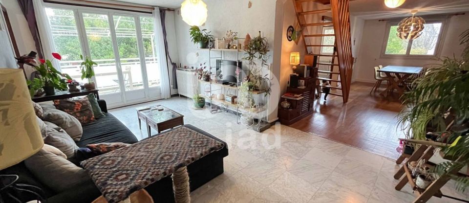 House 6 rooms of 159 m² in Viry-Châtillon (91170)