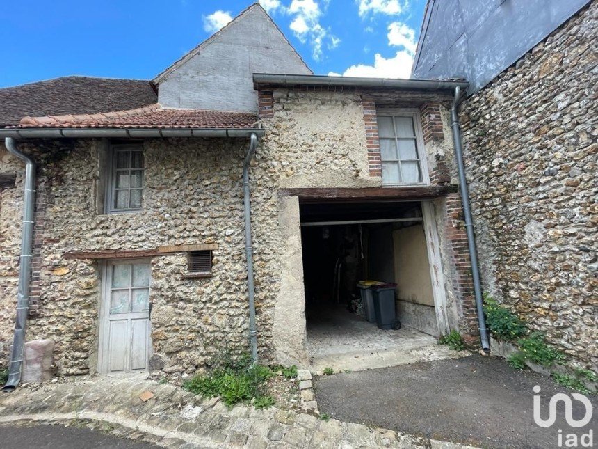 Parking/garage/box de 143 m² à Saint-Julien-du-Sault (89330)