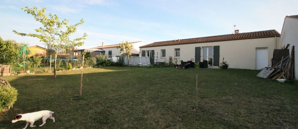 House 4 rooms of 83 m² in Berneuil (17460)