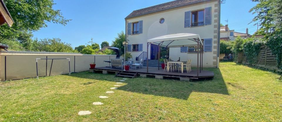 House 6 rooms of 152 m² in Corbeil-Essonnes (91100)