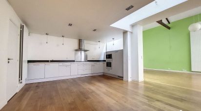Appartement 5 pièces de 140 m² à Paris (75010)