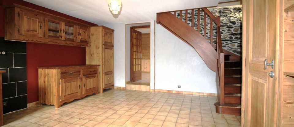 House 6 rooms of 131 m² in - (73110)