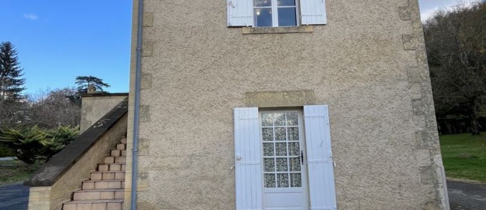 House 8 rooms of 190 m² in Les Eyzies-de-Tayac-Sireuil (24620)
