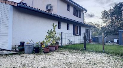 House 5 rooms of 130 m² in Abzac (33230)