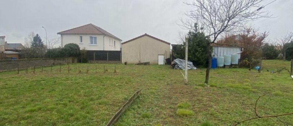 House 5 rooms of 120 m² in Saint-Amand-Montrond (18200)