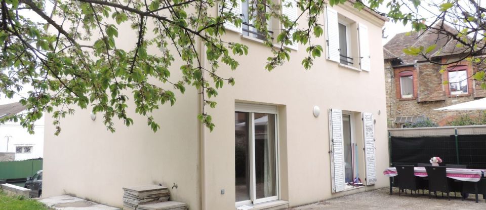Maison 5 pièces de 107 m² à Corbeil-Essonnes (91100)