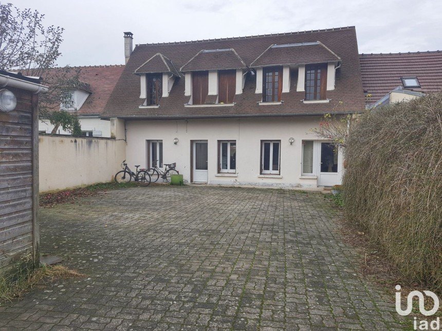 House 8 rooms of 185 m² in Compiègne (60200)