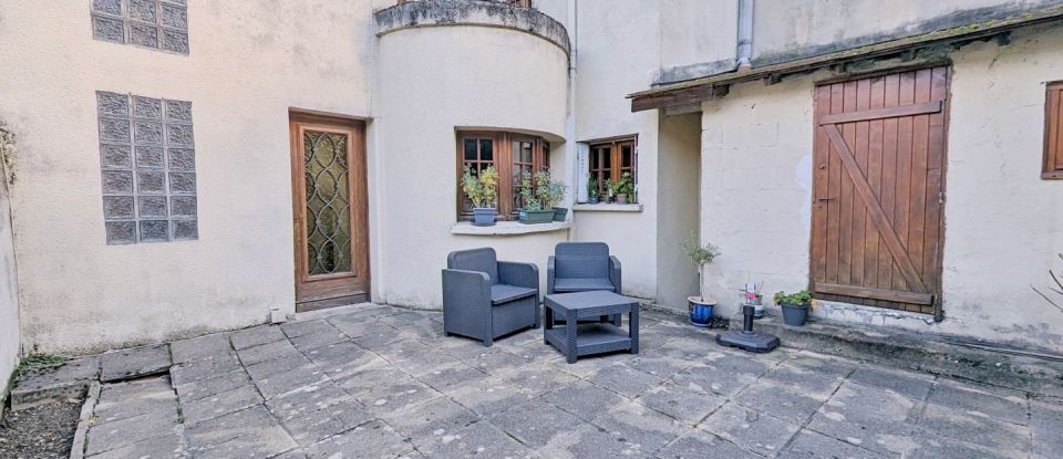 House 7 rooms of 140 m² in LE CHESNAY-ROCQUENCOURT (78150)