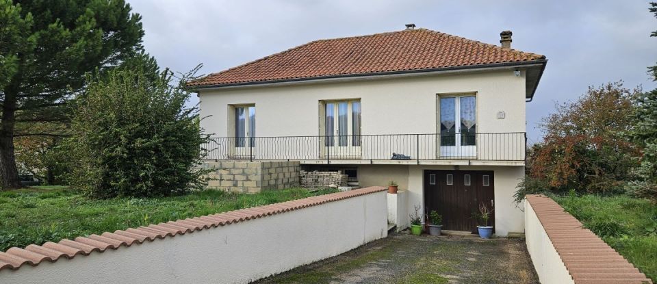 House 4 rooms of 84 m² in Aigre (16140)