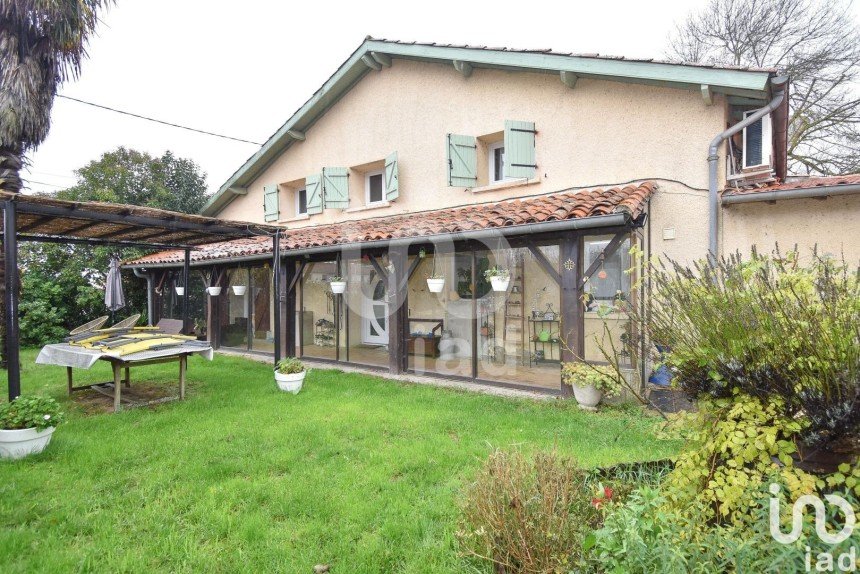 House 6 rooms of 140 m² in Saint-Lys (31470)