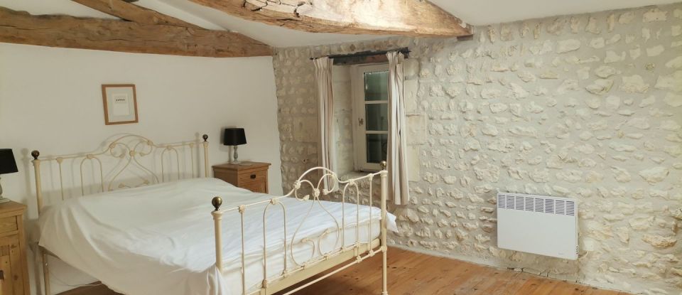 Maison 22 pièces de 669 m² à Mortagne-sur-Gironde (17120)