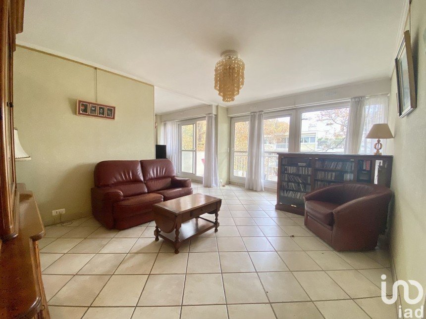 Apartment 5 rooms of 98 m² in Le Plessis-Robinson (92350)