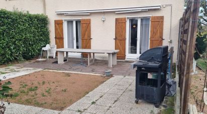 House 5 rooms of 104 m² in Commelle-Vernay (42120)