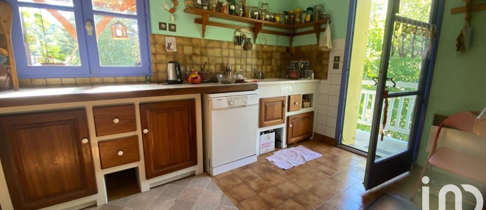 House 10 rooms of 220 m² in Seyne (04140)