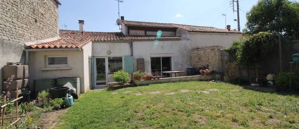 House 5 rooms of 131 m² in Surgères (17700)