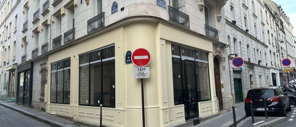 Restaurant of 35 m² in Paris (75017)