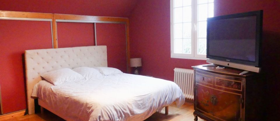 House 8 rooms of 163 m² in Saumur (49400)