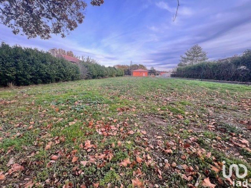 Land of 677 m² in Noé (31410)
